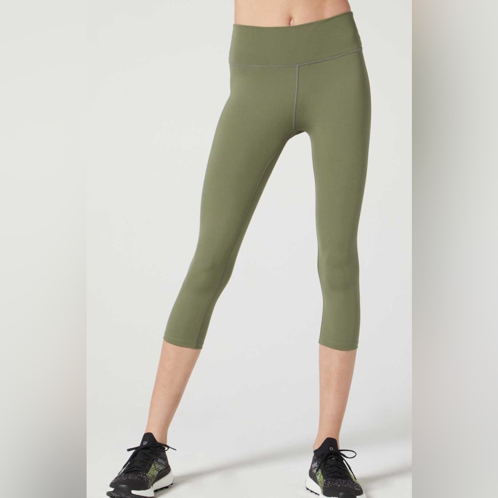 Wear It To Heart Camila Front Pocket Cropped Leggings - NWT